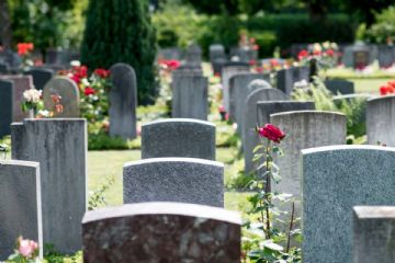 Avviso per assegnazione per 99 anni di tombe di famiglia
